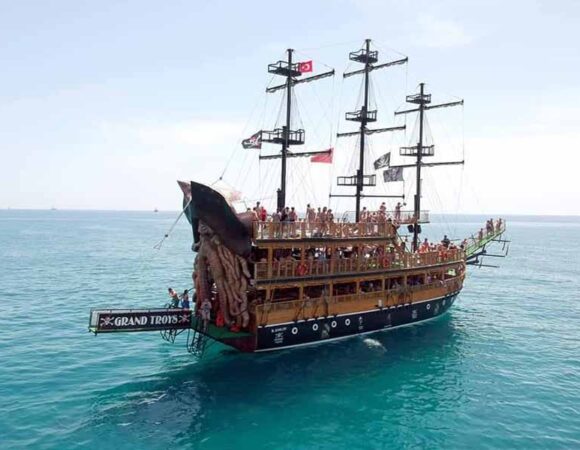 Alanya Pirate Boat Tour With Lunch and Soft Drinks