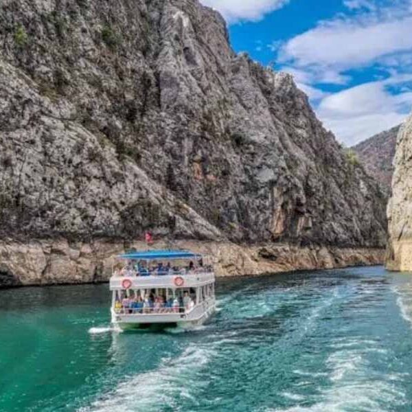 Green Canyon Boat Tour With Lunch and Soft Drinks
