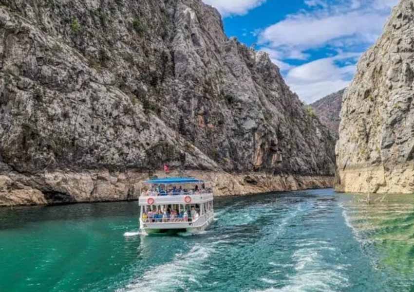 Green Canyon Boat Tour With Lunch and Soft Drinks